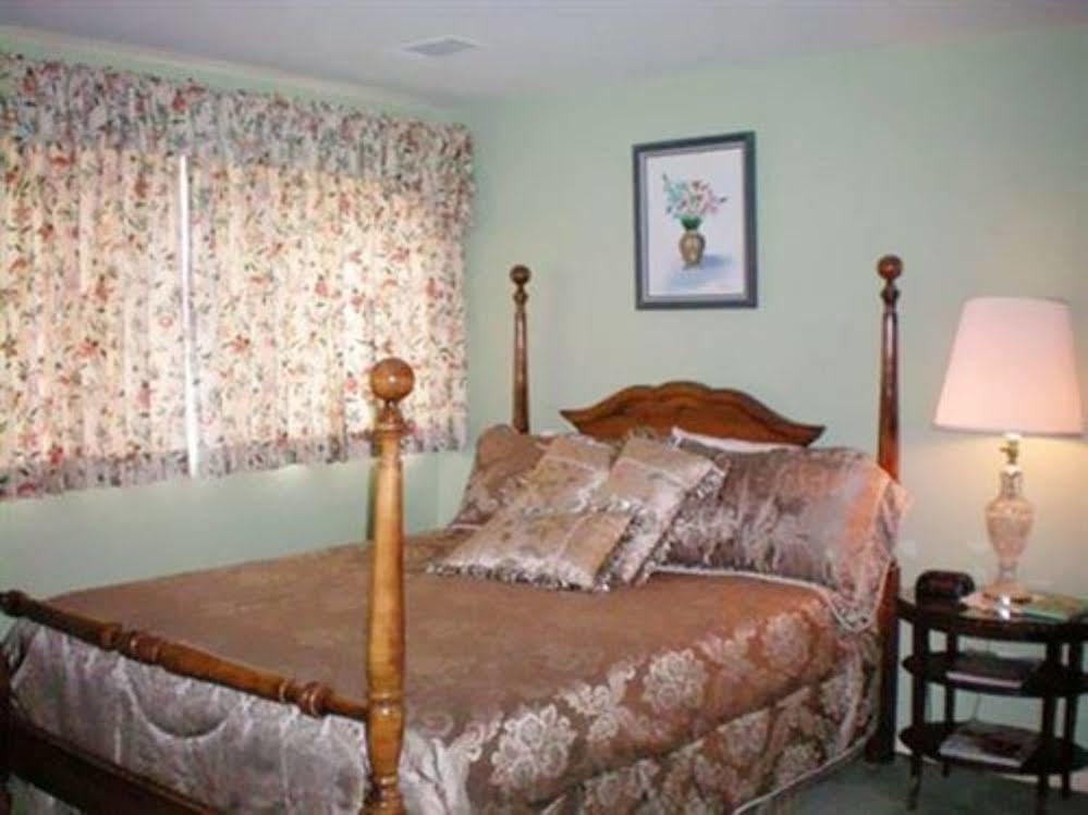 סגינאו Montague Inn מראה חיצוני תמונה